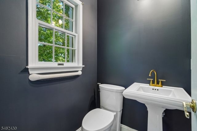 14 Eagle Dr, Raritan Twp., NJ 08551