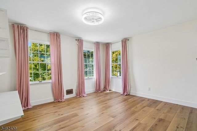 14 Eagle Dr, Raritan Twp., NJ 08551