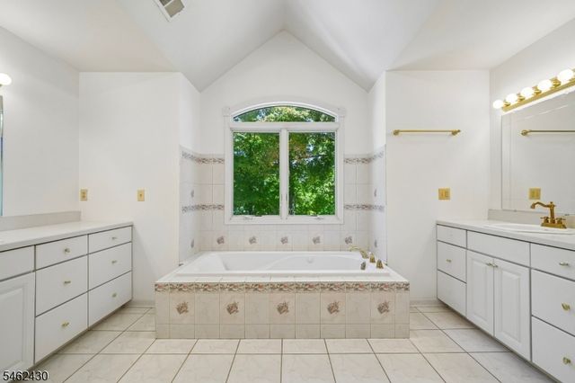14 Eagle Dr, Raritan Twp., NJ 08551