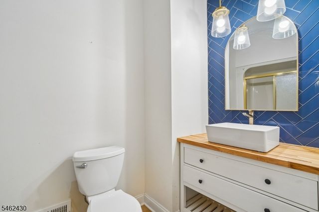 14 Eagle Dr, Raritan Twp., NJ 08551