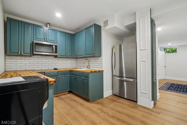 14 Eagle Dr, Raritan Twp., NJ 08551