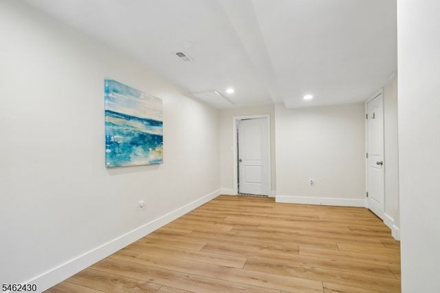 14 Eagle Dr, Raritan Twp., NJ 08551