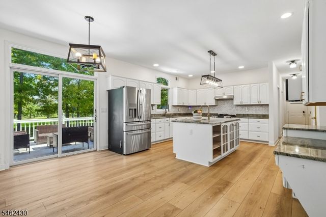 14 Eagle Dr, Raritan Twp., NJ 08551