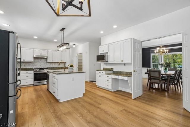 14 Eagle Dr, Raritan Twp., NJ 08551