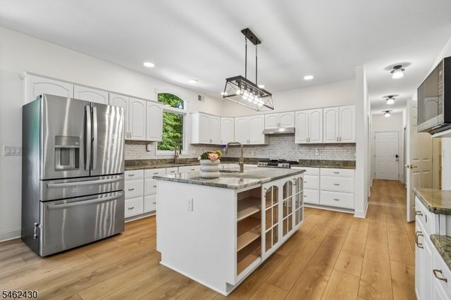 14 Eagle Dr, Raritan Twp., NJ 08551