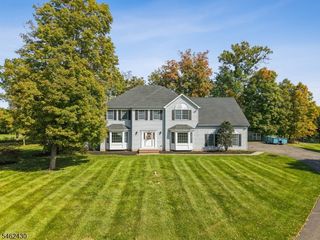 14 Eagle Dr, Raritan Twp., NJ 08551