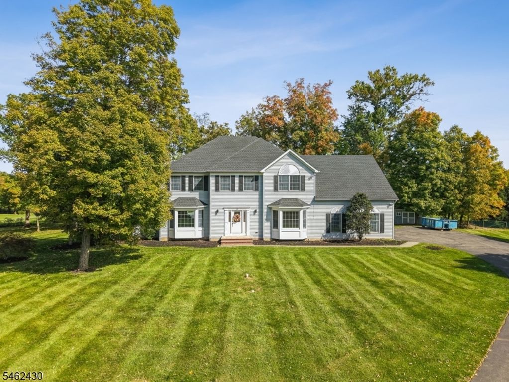 14 Eagle Dr, Raritan Twp., NJ 08551