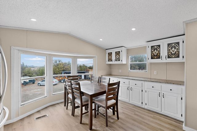 4038 Martinez Road, Edgewood, NM 87015