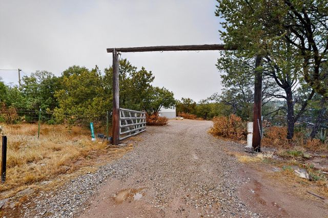 4038 Martinez Road, Edgewood, NM 87015