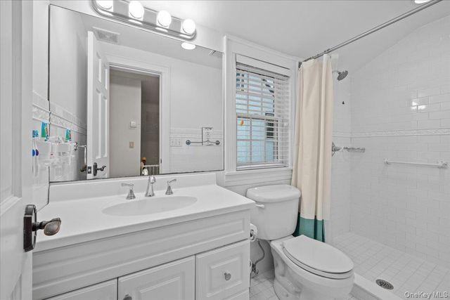 26 Shadow Lane, Larchmont, NY 10538