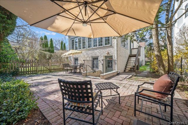 26 Shadow Lane, Larchmont, NY 10538