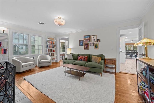 26 Shadow Lane, Larchmont, NY 10538