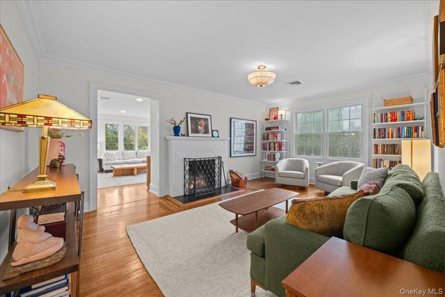 26 Shadow Lane, Larchmont, NY 10538