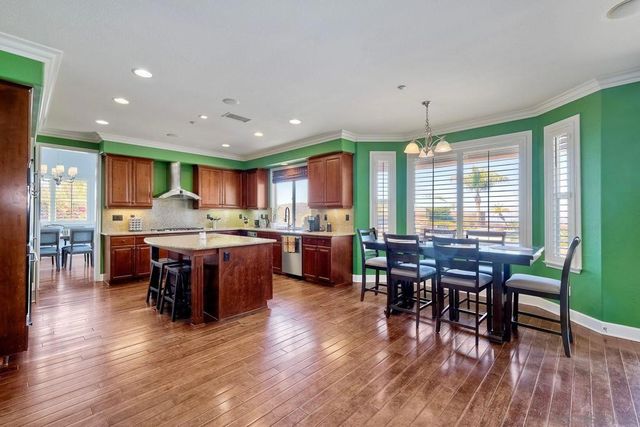 15068 Creek Hills Rd, El Cajon, CA 92021