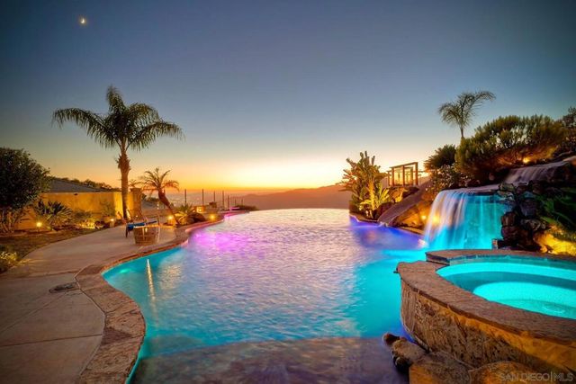 15068 Creek Hills Rd, El Cajon, CA 92021