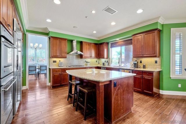 15068 Creek Hills Rd, El Cajon, CA 92021