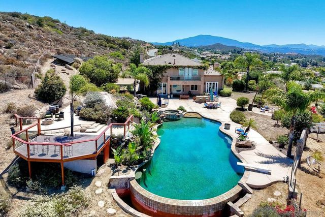 15068 Creek Hills Rd, El Cajon, CA 92021