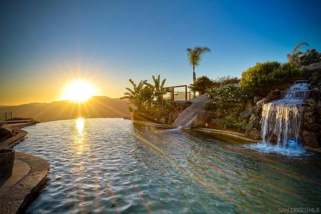 15068 Creek Hills Rd, El Cajon, CA 92021