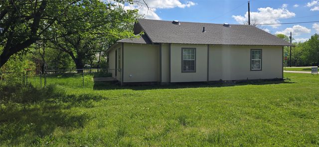 800 N 4th Street, Sanger, TX 76266