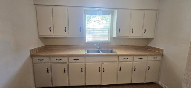 800 N 4th Street, Sanger, TX 76266