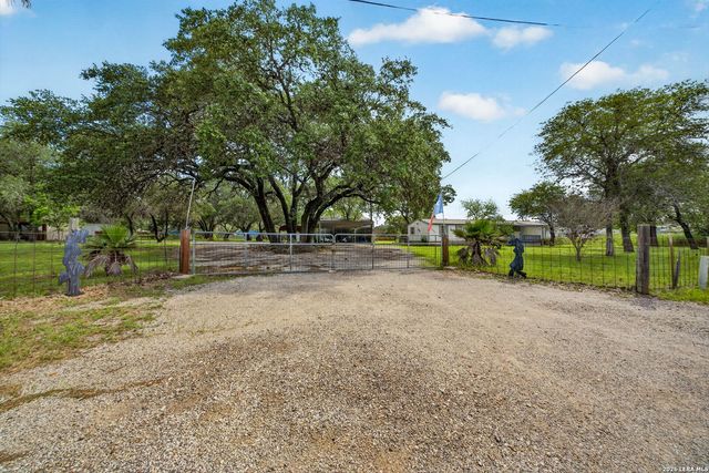 23398 MATHIS RD, Elmendorf, TX 78112
