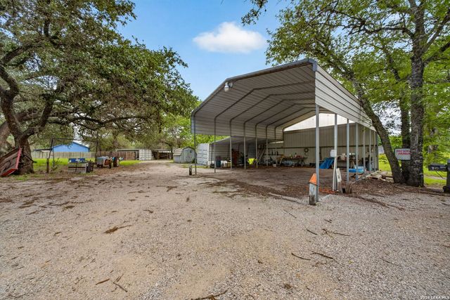 23398 MATHIS RD, Elmendorf, TX 78112
