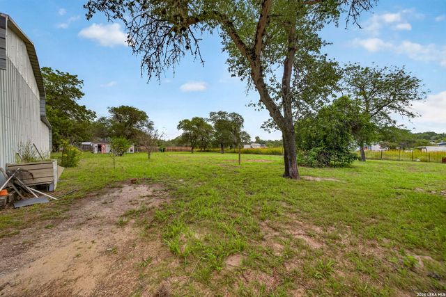 23398 MATHIS RD, Elmendorf, TX 78112