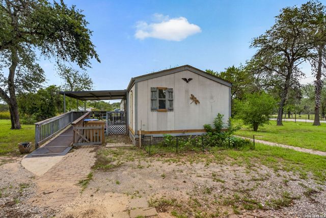 23398 MATHIS RD, Elmendorf, TX 78112