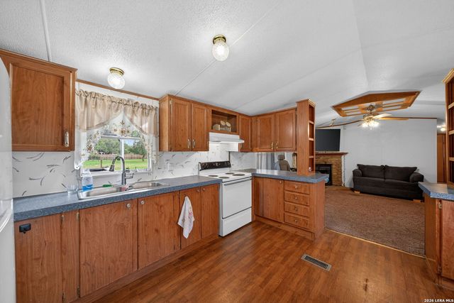 23398 MATHIS RD, Elmendorf, TX 78112