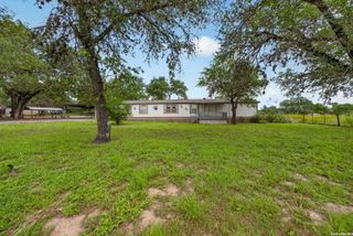 23398 MATHIS RD, Elmendorf, TX 78112