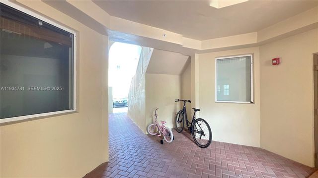 8999 NW 107th Ct 102-1, Doral, FL 33178