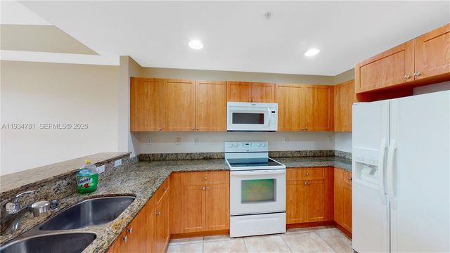 8999 NW 107th Ct 102-1, Doral, FL 33178