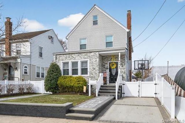 545 Marcellus Road, Williston Park, NY 11596