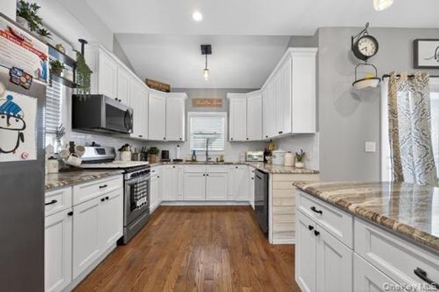 545 Marcellus Road, Williston Park, NY 11596