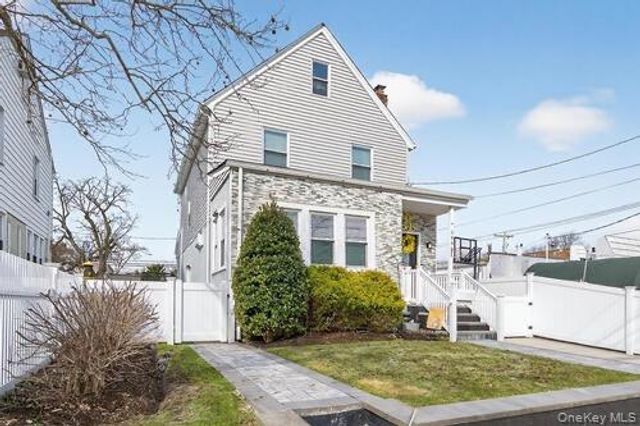 545 Marcellus Road, Williston Park, NY 11596