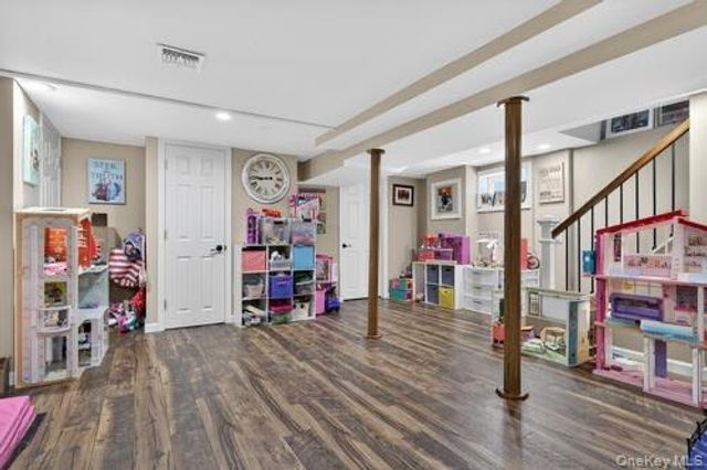 545 Marcellus Road, Williston Park, NY 11596