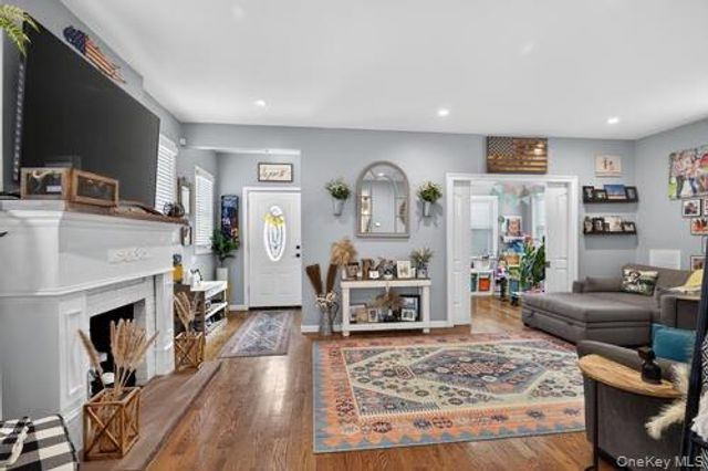 545 Marcellus Road, Williston Park, NY 11596