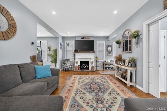 545 Marcellus Road, Williston Park, NY 11596