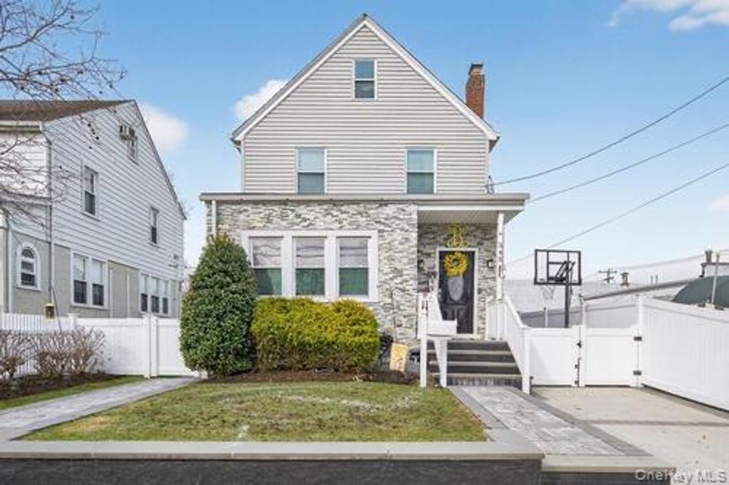 545 Marcellus Road, Williston Park, NY 11596