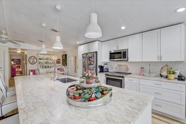 174 CLUBVIEW DRIVE 4, Safety Harbor, FL 34695