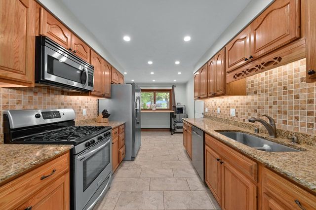 541 N Green Bay ROAD, Cedarburg, WI 53012