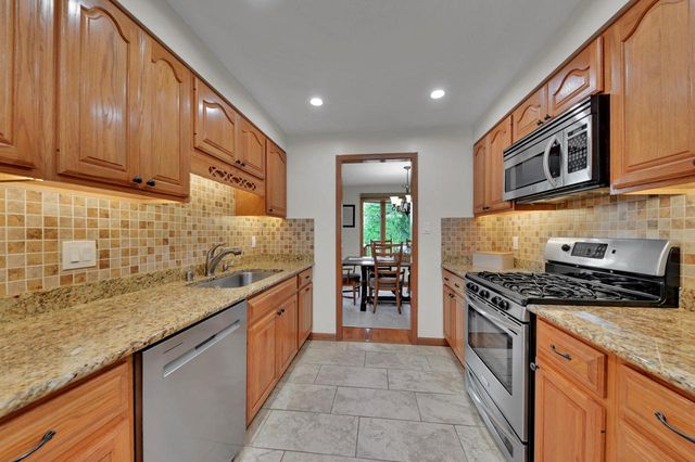 541 N Green Bay ROAD, Cedarburg, WI 53012