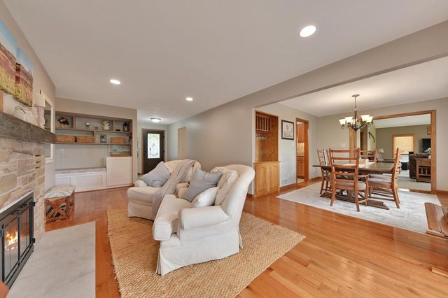 541 N Green Bay ROAD, Cedarburg, WI 53012