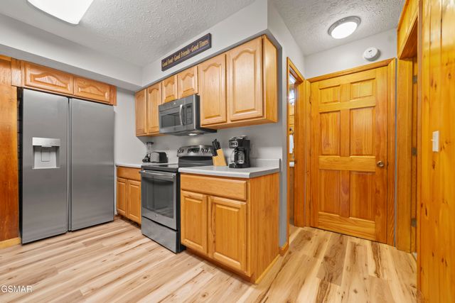 1656 Racoon Den Way, Sevierville, TN 37862