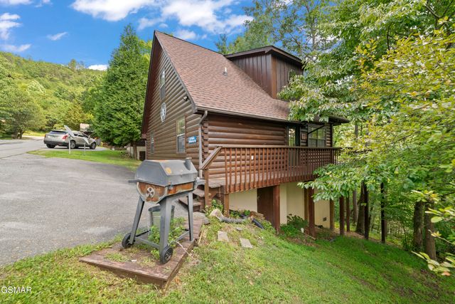 1656 Racoon Den Way, Sevierville, TN 37862