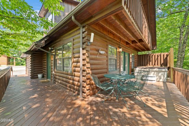 1656 Racoon Den Way, Sevierville, TN 37862