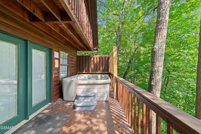 1656 Racoon Den Way, Sevierville, TN 37862