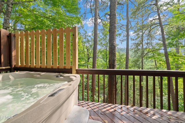 1656 Racoon Den Way, Sevierville, TN 37862