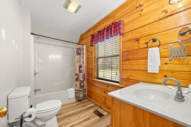 1656 Racoon Den Way, Sevierville, TN 37862