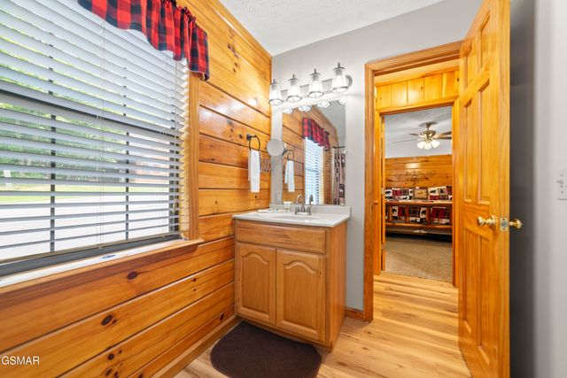 1656 Racoon Den Way, Sevierville, TN 37862